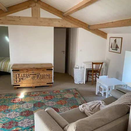 Dom wakacyjny Agreable Maison Noirmoutrine Entierement Renovee